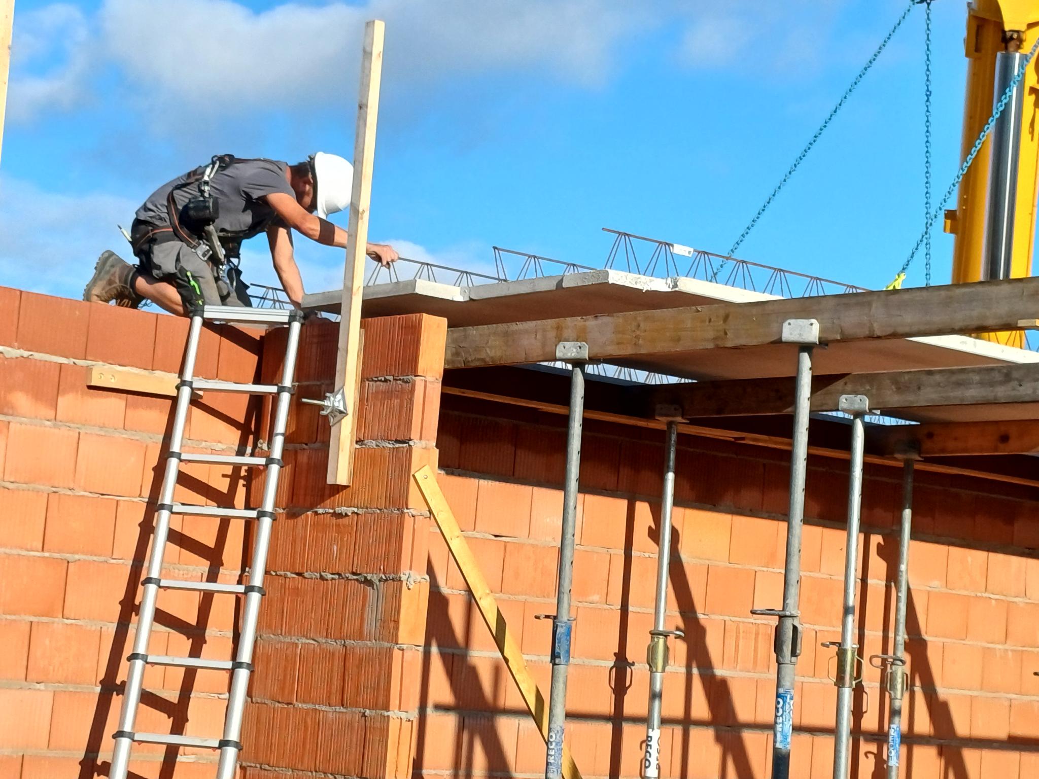 AAE91D54-0ACD-40E4-B643-A263DCFE59E8